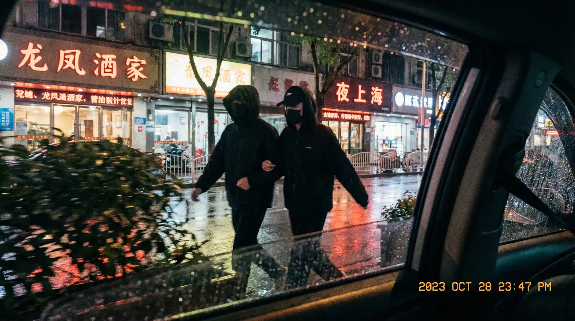 [每日]每日分享平台_影视观察每日平台 - 顶流明星深夜密会现场抓拍照片